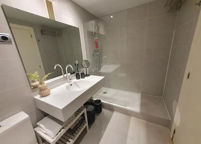 Modern In Diagonal Mar *